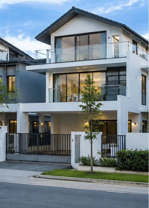 Landed House Moving